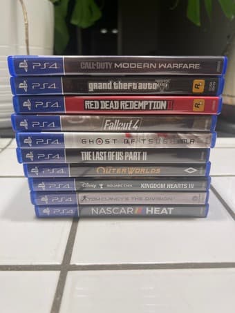 PlayStation 4 (500gb) Bundle with 2 controllers & 10 games 2