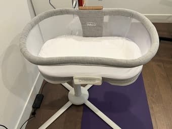 HALO BassiNest Swivel Sleeper Luxe - Gray 1