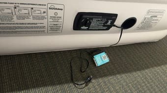 Air mattress with built in pump, duvet insert and two pillows 3