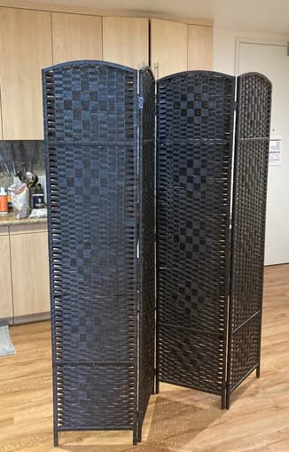 Room dividing paneled screen (self-standing) 1