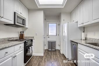 斯坦福公寓 Oak Creek Apartment 2b2b  超大客厅出租 找女生室友  即日起开始可入住 4