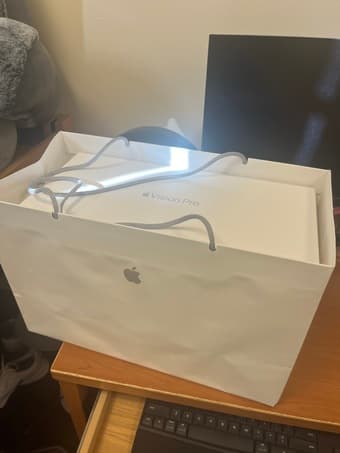 Apple Vision Pro 256GB - Brand New 2