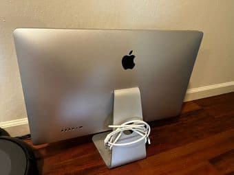 Apple Thunderbolt 27 inch Display 2