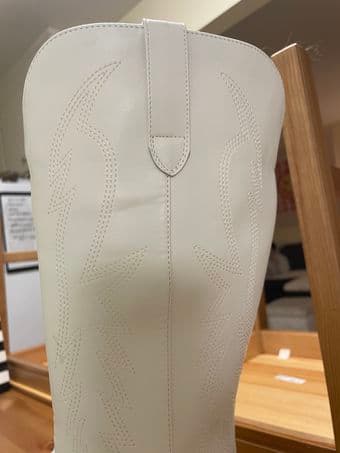 WHITE COWGIRL BOOTS SIZE 7.5 2