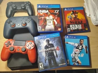 Sony ps4 with 3 controllers and 4 games (GREAT PRICE) 1