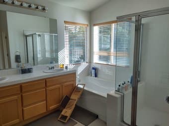 Master Room Available in beautiful big house - 15 min to Stanford 4