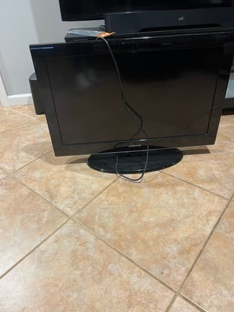 32in 1080p Samsung TV 1