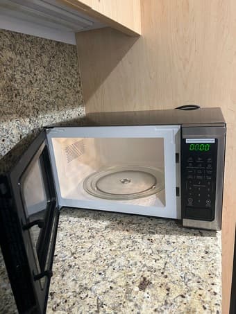 Oster 1000W Microwave 2