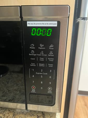 Oster 1000W Microwave 3