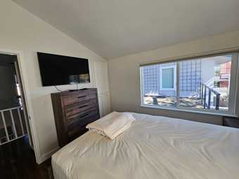 2 Rooms in Spacious Palo Alto 3bd home, 1 block from University Avenue 3