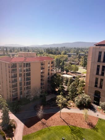 (6/1-9/1) Beautiful EVGR bedroom & private bathroom with great view! 3