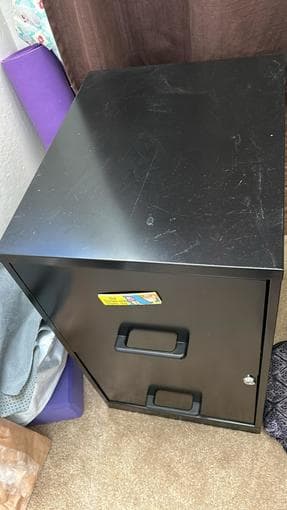 2 drawer metal filing cabinet - Almost new 1