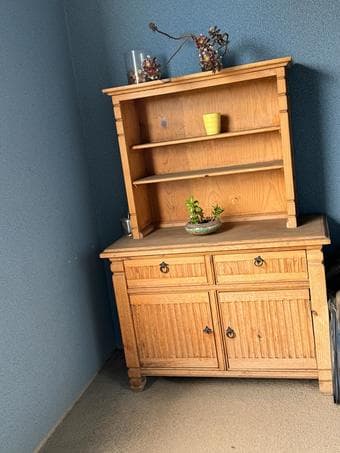 [Selling] Selling solid wood hutch dresser 2