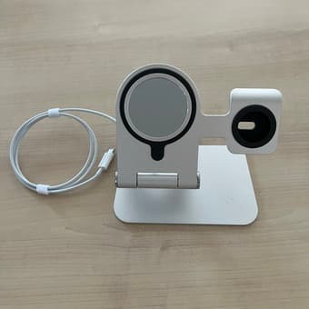 wireless iPhone chargers and stands 1