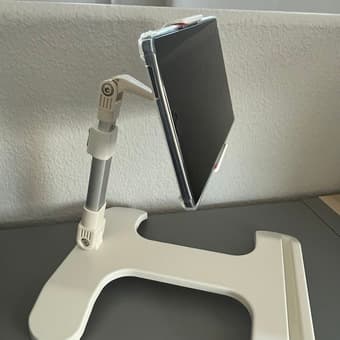 wireless iPhone chargers and stands 4