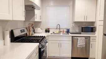 1 bedroom in 2BR/1BA house, 15min bike ride to Stanford [one month] 4