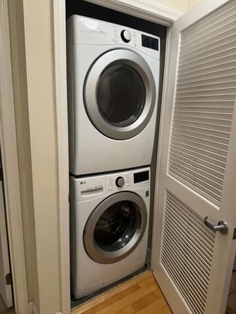 Furnished room in downtown Palo Alto - available now, 1 year roommate 2