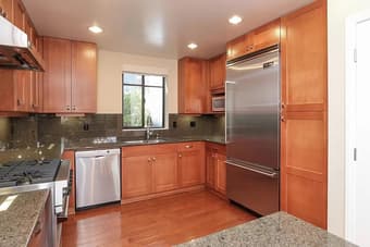 Furnished room in downtown Palo Alto - available now, 1 year roommate 4