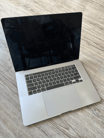 16" MacBook Pro (Intel i7, 2019) 1