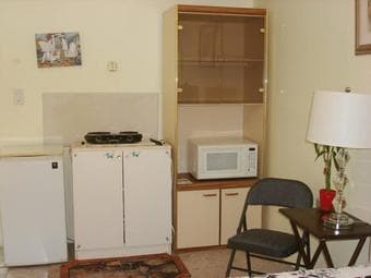 Student's room in Palo Alto 4