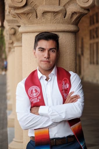 EXPERIENCED PHOTOGRAPHER FOR GRAD SESSIONS 2