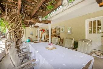 Corner Room in Los Altos Hills Ranch 3