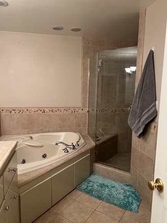 Large room in RWC near the Alameda and shops 4