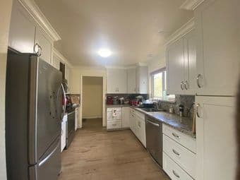 $1265: 1 bedroom in a spacious 3 Bed 2 Bath condo in Menlo Park 3