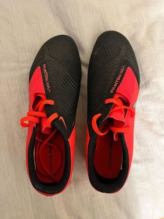 Selling brand new Nike’s women’s soccer shoes (US 6.5) 1