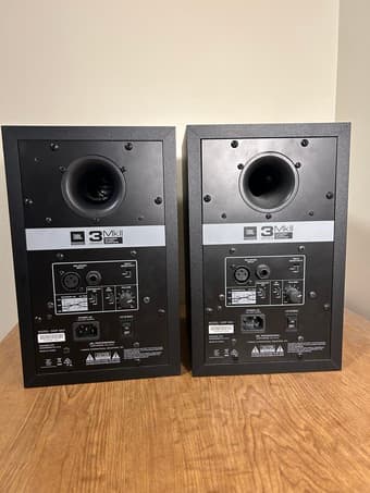 JBL 305P MkII 5-in Monitors (Pair) 1