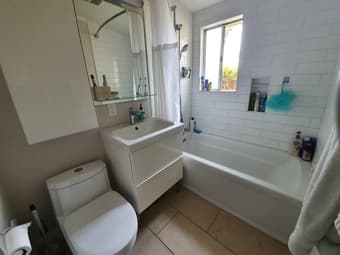 Bedroom with shared bathroom in a beautiful Palo Alto house 3