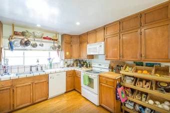 Corner Room in Los Altos Hills 1.3 Acre Ranch - Backs up to Open Space 2