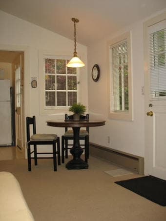 Charming FULLY FURNISHED STUDIO-COTTAGE in ”Old Palo Alto” 1