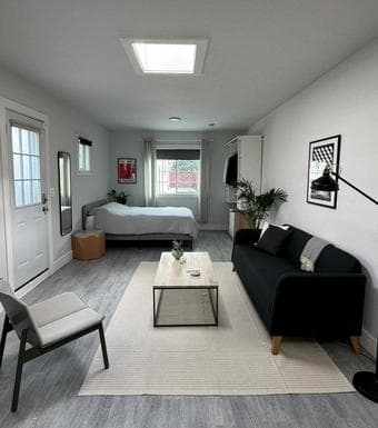 Brand new Studio in Oakland available - June 3