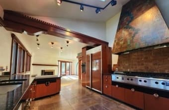 Lux Bedroom or Master Bedroom w/ SU Grads next to Campus June 1, 2024 2