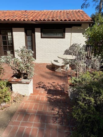 Charming 1 BR Cottage 1