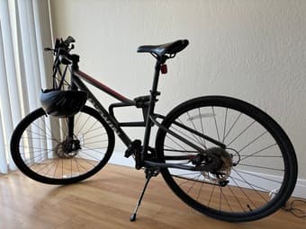 Decathlon Riverside 500 9-Speed Hybrid Bike with Accesories 1