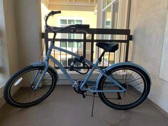 Like-new Men's Hybrid Cruiser Bike (7-speed Sixthreezero EVRYJourney) 1