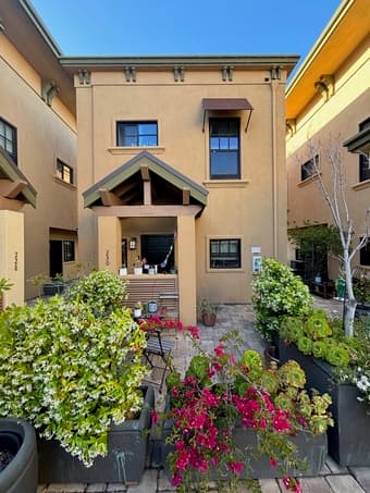 1 Bedroom with loft. Close to Campus Available June 9th to move in 1