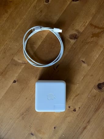Genuine USB-C US Mac Charger 1