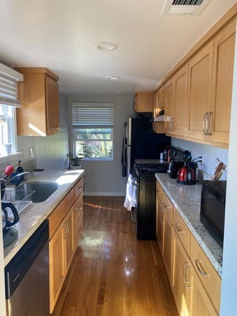 2 rooms in 3B/1BA close to University Ave 3