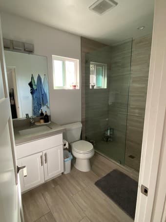 2 rooms in 3B/1BA close to University Ave 4