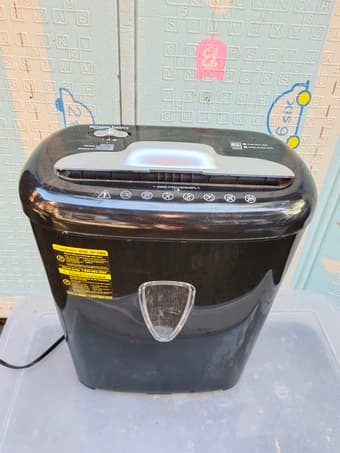 Amazon Basics Paper Shredder 1