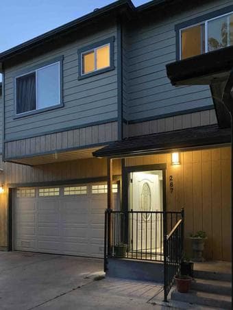 Private room with en-suite bathroom in 3b3b townhouse in Redwood City 3