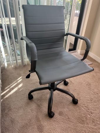 Soft green office chair 1