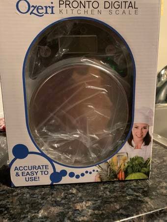 kitchen related items (processor, cooking pot and scale) 1