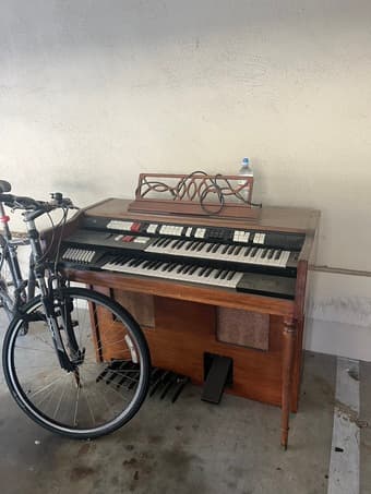 FREE ORGAN -- Must go by Friday 1