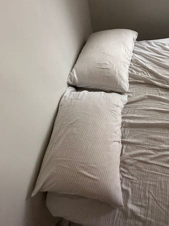 Bed frame, mattress and pillows 4