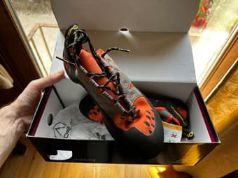NEW La Sportiva Tarantulace Climbing Shoes (for Men - Size: 9.5) 1