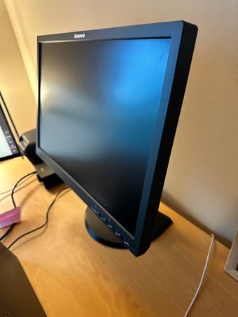 Lenovo ThinkVision 22” LCD Monitor - 40$ 1